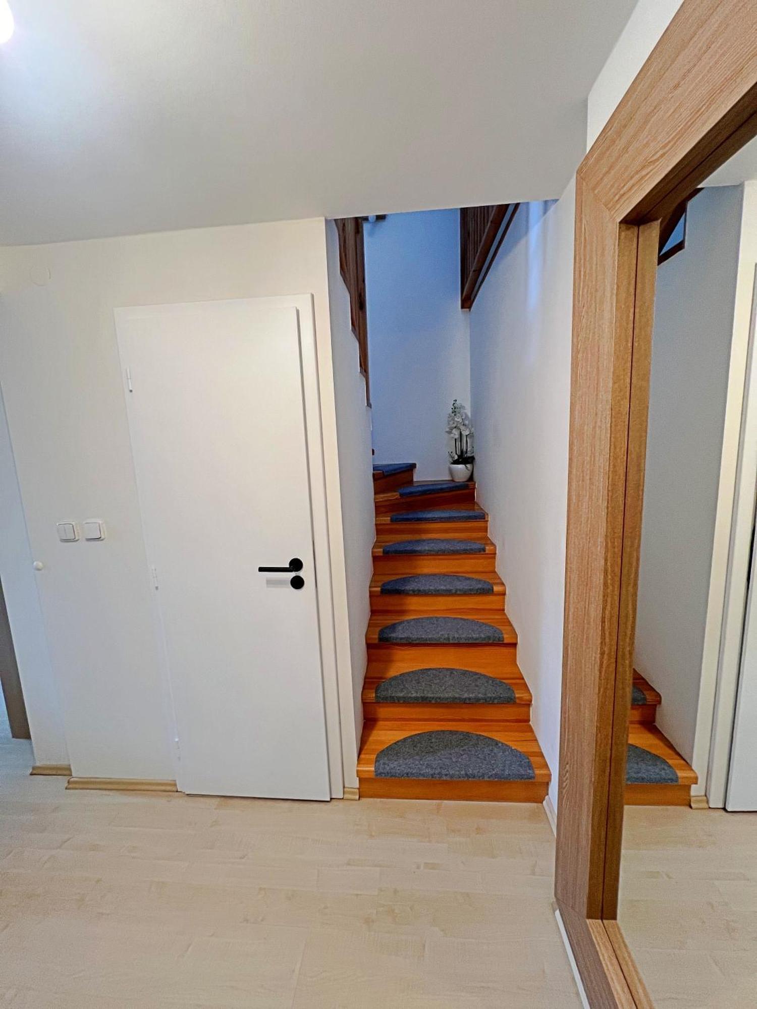 Mezonetovy Apartman V Centru Praga Exterior foto