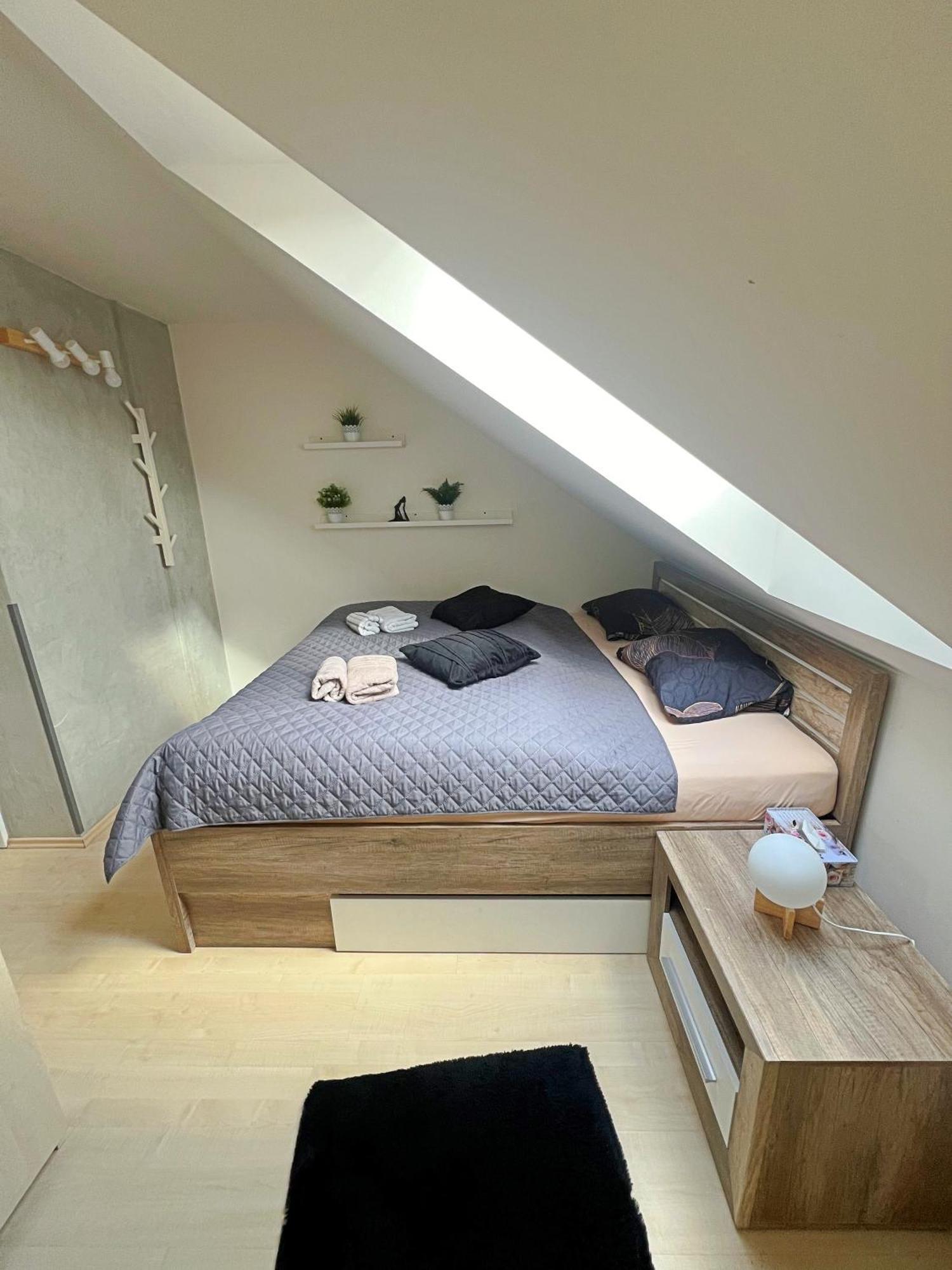 Mezonetovy Apartman V Centru Praga Exterior foto